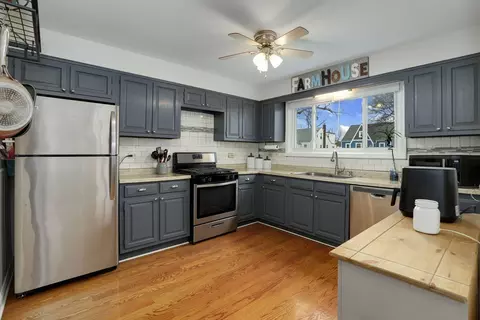 Kitchen - 453 Geneva Ave, Hillside, IL 60162 photo 1 of 2