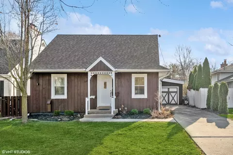 257 Latrobe Ave, Northfield, IL 60093