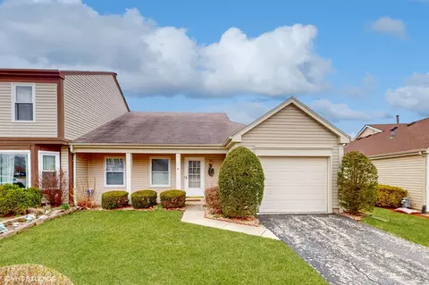 6 Sandhurst Rd, Mundelein, IL 60060