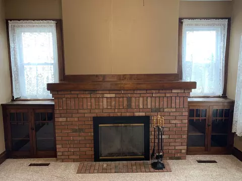 Living - 783 E 5th St, El Paso, IL 61738 photo 2 of 3