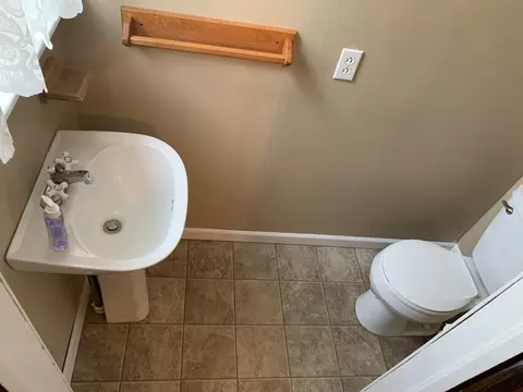 Bath - 783 E 5th St, El Paso, IL 61738 photo 1 of 1