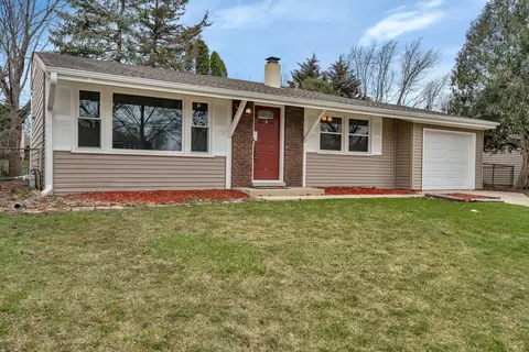 554 Chatham Cir, Buffalo Grove, IL 60089