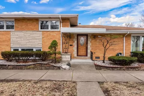 8358 S Tripp Ave, Chicago, IL 60652