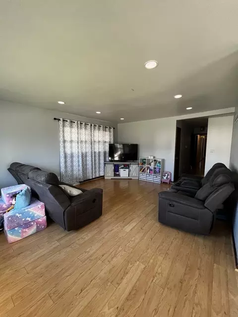 Living - 2014 8th St, Peru, IL 61354 photo 1 of 2