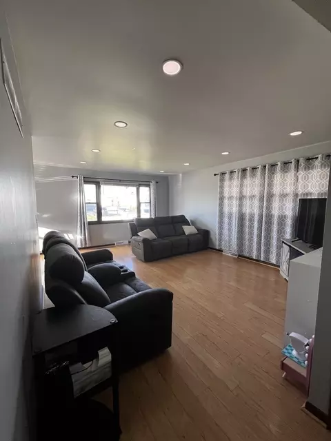 Living - 2014 8th St, Peru, IL 61354 photo 2 of 2