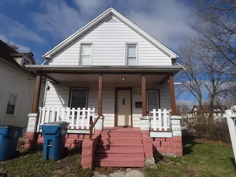 215 S Washington Ave, Kankakee, IL 60901