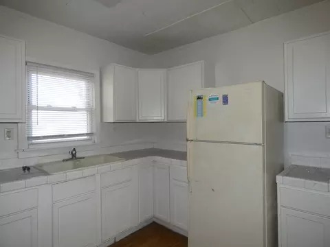 Kitchen - 215 S Washington Ave, Kankakee, IL 60901 photo 3 of 3