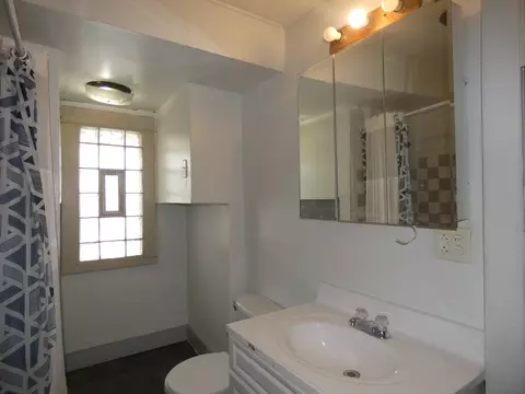 Bath - 215 S Washington Ave, Kankakee, IL 60901 photo 1 of 2