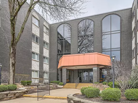 9529 Bronx Pl #409, Skokie, IL 60077