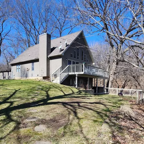26 Lake Shore Dr, Putnam, IL 61560