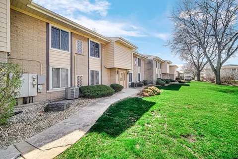 15733 Orlan Brook Dr #63, Orland Park, IL 60462