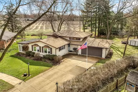 1874 Robert Ct, Aurora, IL 60506 photo 2