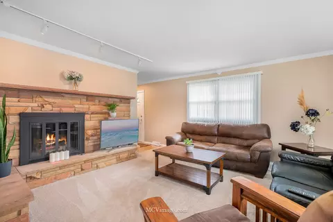 1874 Robert Ct, Aurora, IL 60506 photo 4