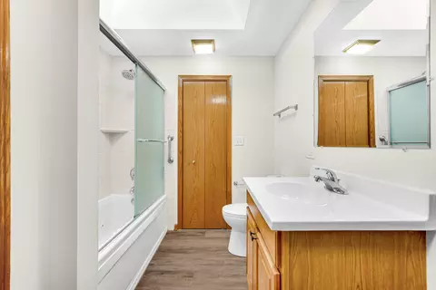 Bath - 25955 Oak Rd, Monee, IL 60449 photo 3 of 3