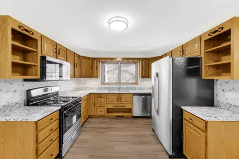 Kitchen - 25955 Oak Rd, Monee, IL 60449 photo 2 of 4