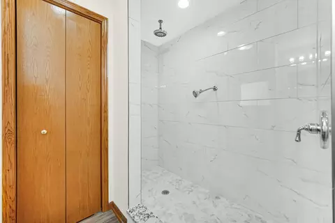 Bath - 25955 Oak Rd, Monee, IL 60449 photo 2 of 3