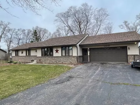 10430 Baederwood Dr, Machesney Park, IL 61115
