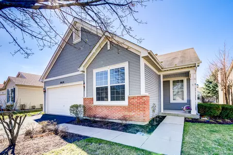 16438 Grandwood Lake Dr, Crest Hill, IL 60403