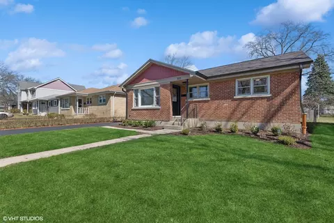 303 Dalton Ave, Mundelein, IL 60060