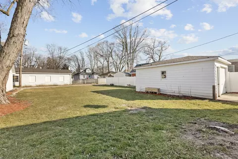 Exterior - 250 S Eastern Ave, Manhattan, IL 60442 photo 2 of 5