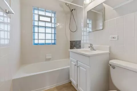 Bath - 250 S Eastern Ave, Manhattan, IL 60442 photo 1 of 1