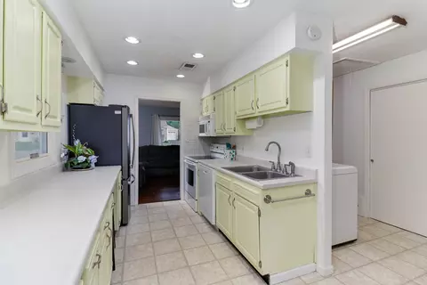 Kitchen - 14 Ryan Dr, Bloomington, IL 61701 photo 3 of 4