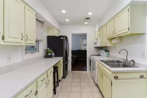 Kitchen - 14 Ryan Dr, Bloomington, IL 61701 photo 4 of 4