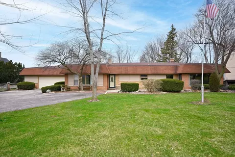 126 Geneva Rd, Glen Ellyn, IL 60137