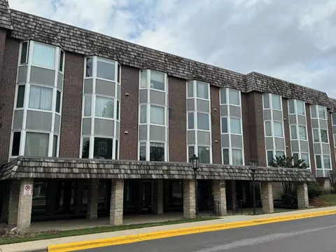400 Ascot Dr #3J, Park Ridge, IL 60068
