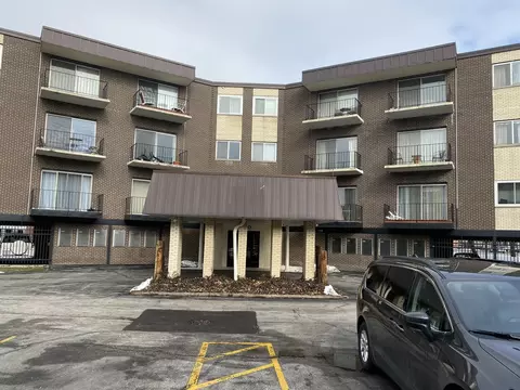 9820 S Pulaski Rd #208-2, Oak Lawn, IL 60453