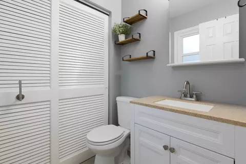 Bath - 2015 W Oakleaf Dr, Johnsburg, IL 60051 photo 1 of 2