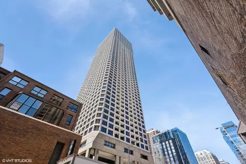 1030 N State St #11E, Chicago, IL 60611