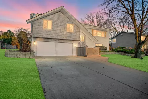 523 S Walnut Ln, Schaumburg, IL 60193