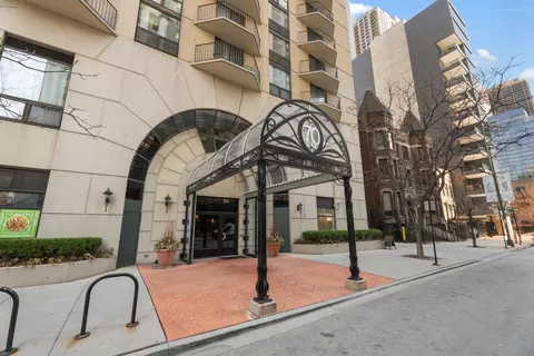 70 W Huron St #2309, Chicago, IL 60654