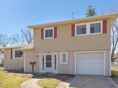 345 Becking Ave, Woodstock, IL 60098