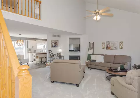 309 Burcham Dr, Le Roy, IL 61752 photo 5
