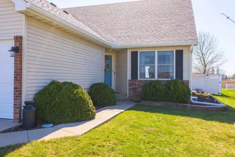 309 Burcham Dr, Le Roy, IL 61752