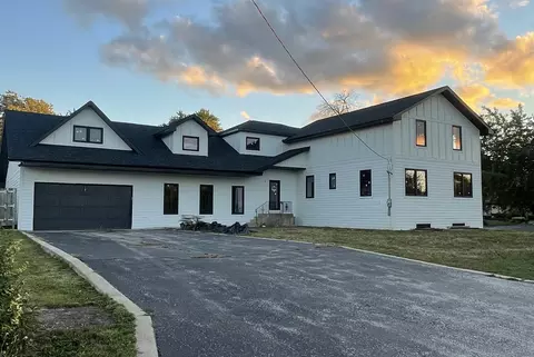 8501 S 84th Ave, Hickory Hills, IL 60457