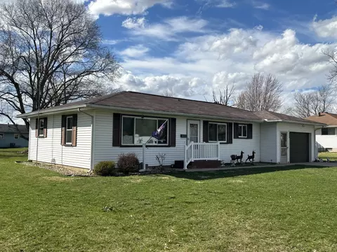 Exterior - 212 Darrell St, Henry, IL 61537 photo 2 of 4