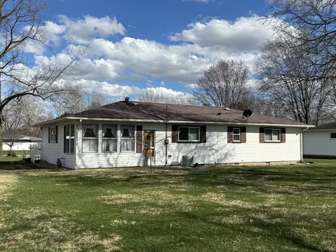 Exterior - 212 Darrell St, Henry, IL 61537 photo 3 of 4