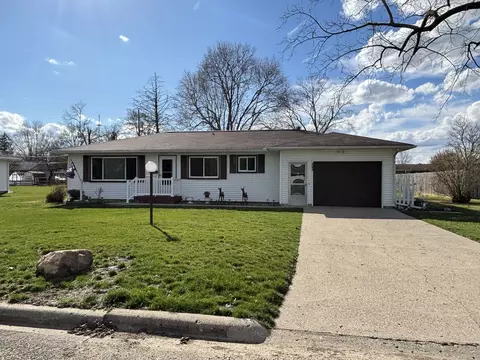 212 Darrell St, Henry, IL 61537