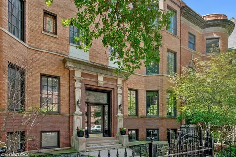 841 W Wellington Ave #1, Chicago, IL 60657