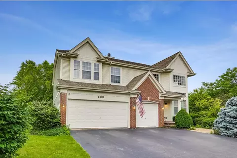 1301 Mulberry Ln, Cary, IL 60013