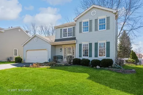 699 Avondale Ln, Aurora, IL 60504