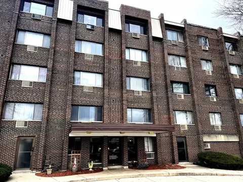 4624 N Commons Dr #213E, Chicago, IL 60656