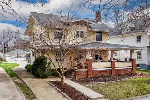 9 White Pl, Bloomington, IL 61701 photo 2