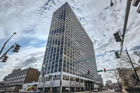 4343 N Clarendon Ave #517, Chicago, IL 60613