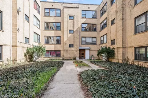 7411 N Seeley Ave #2C, Chicago, IL 60645