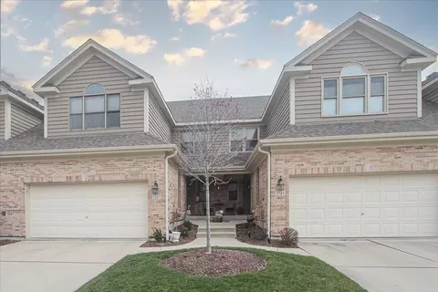 3747 King George Ln, Saint Charles, IL 60174