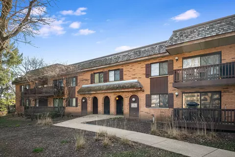 8020 Woodglen Ln #102, Downers Grove, IL 60516
